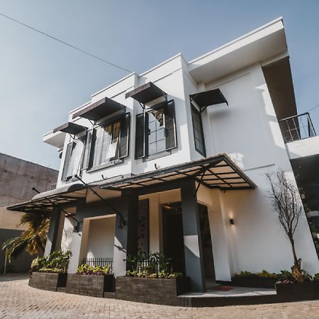 Reddoorz Plus Near Mall Slipi Jaya Jakarta Eksteriør billede
