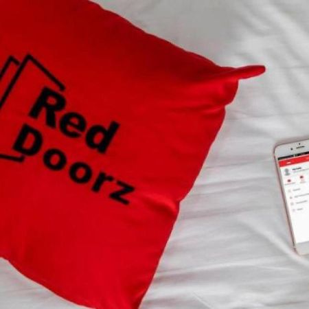 Reddoorz Plus Near Mall Slipi Jaya Jakarta Eksteriør billede