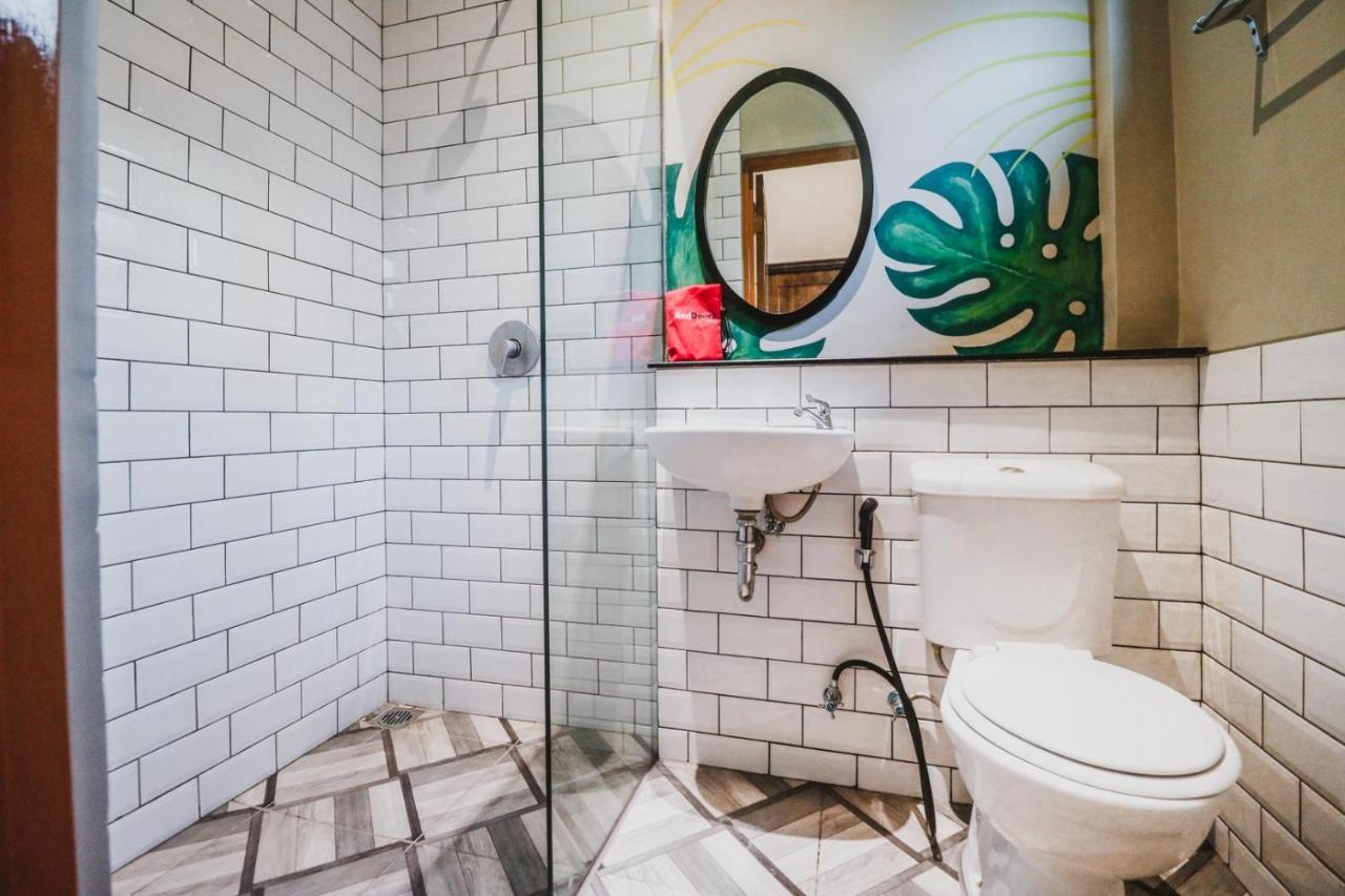 Reddoorz Plus Near Mall Slipi Jaya Jakarta Eksteriør billede