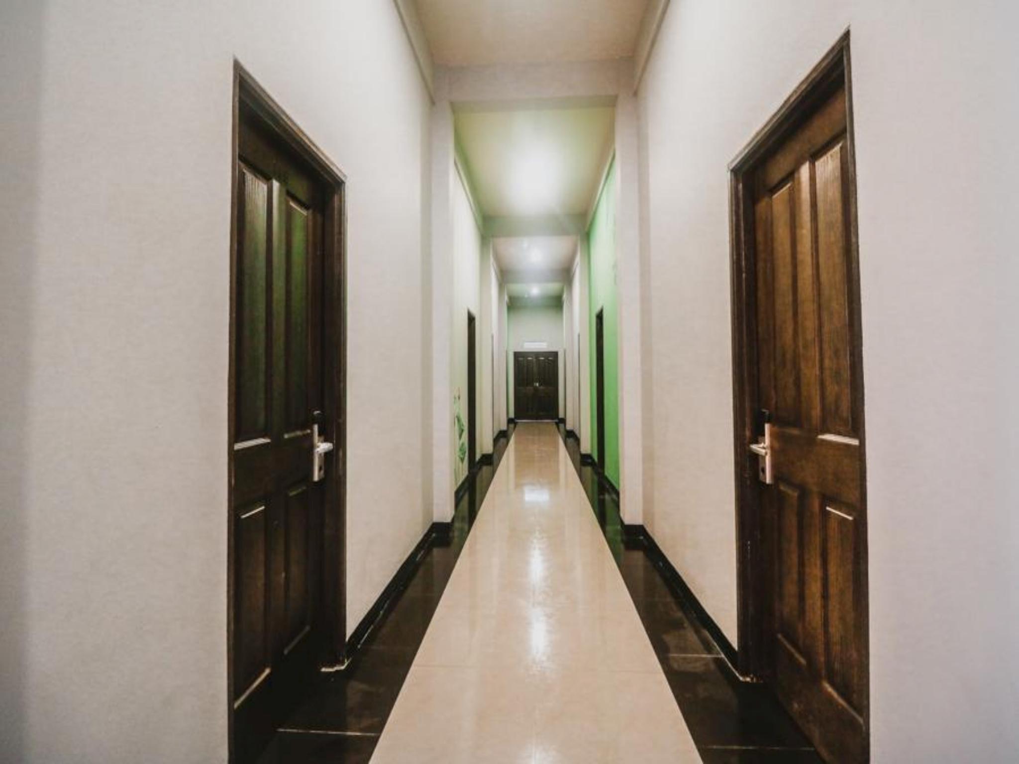 Reddoorz Plus Near Mall Slipi Jaya Jakarta Eksteriør billede
