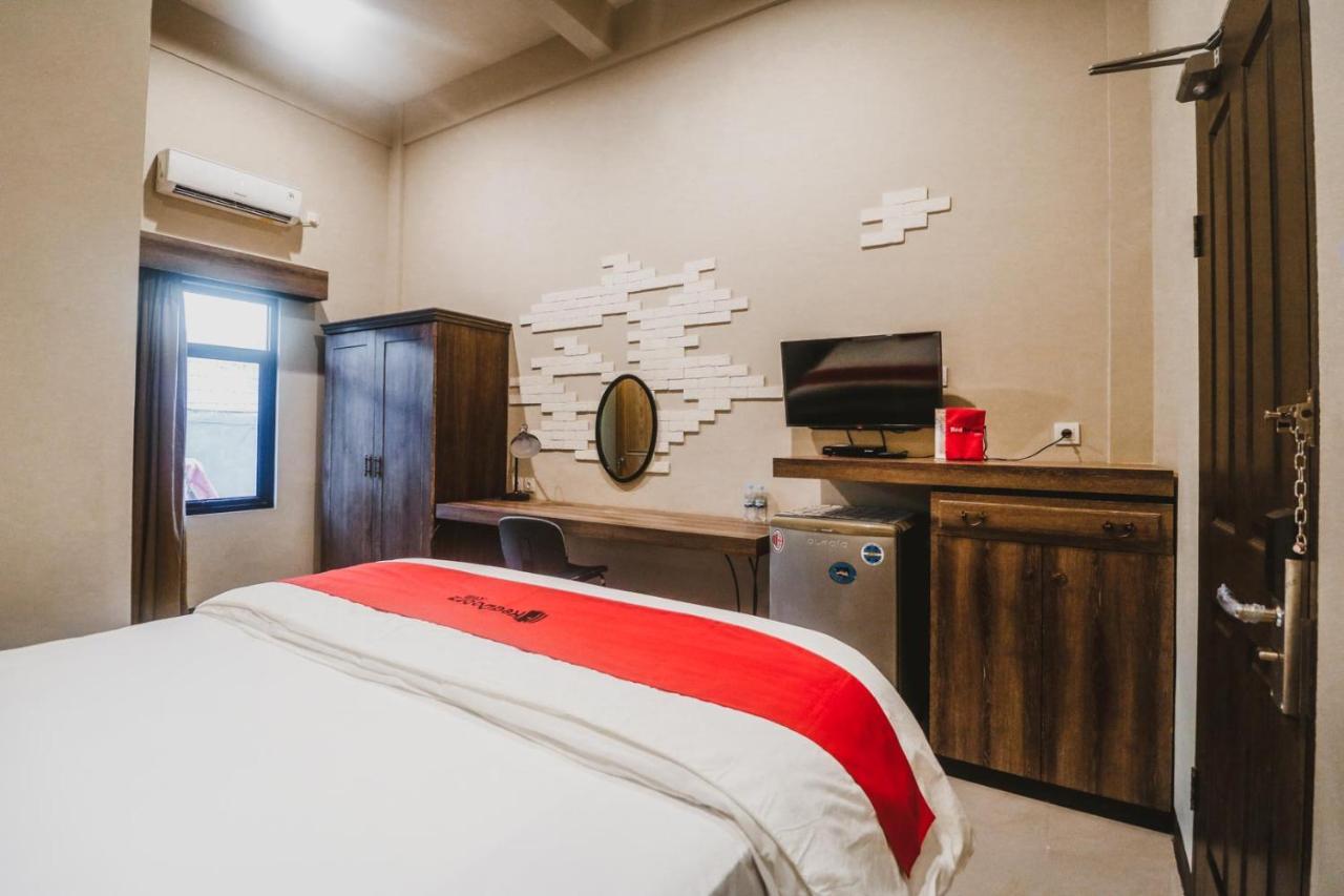 Reddoorz Plus Near Mall Slipi Jaya Jakarta Eksteriør billede